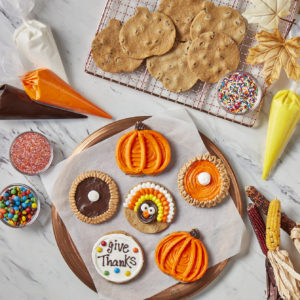 Picture of Thanksgiving Decorating Kit (12 Count)