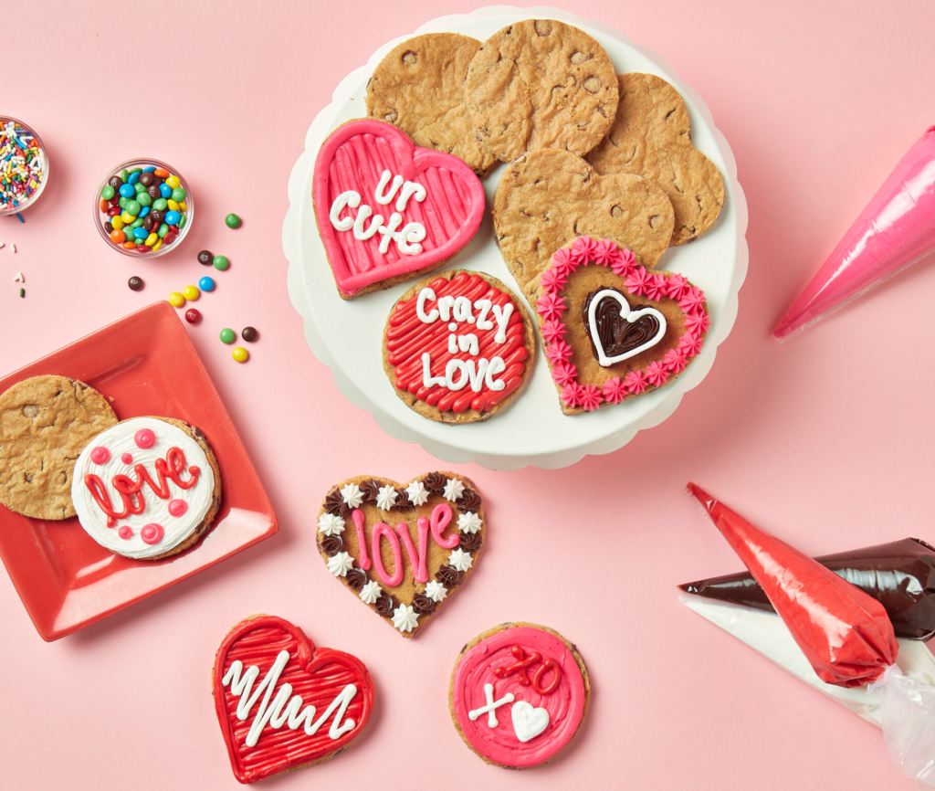 Valentine's Day Decorating Kit - 12 count